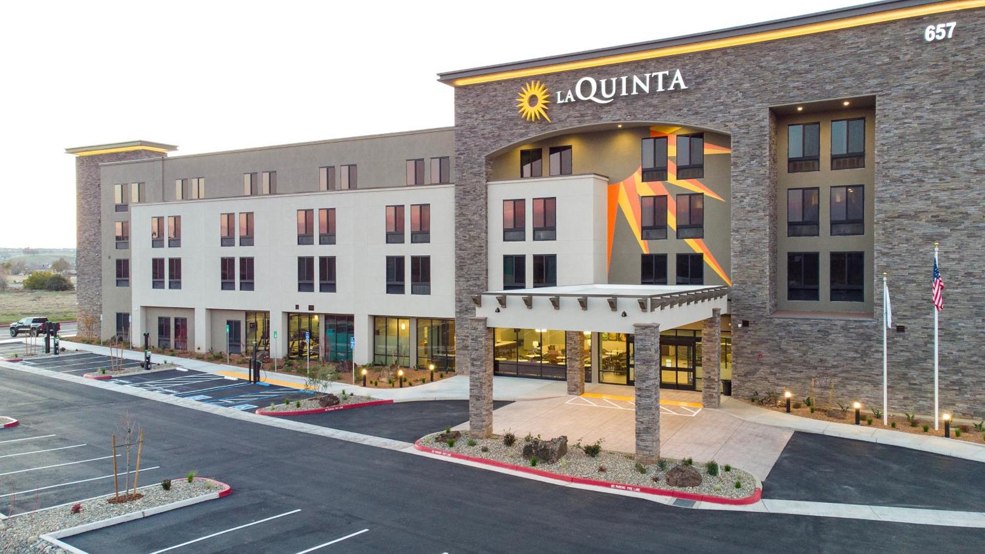 La Quinta Inn And Suites By Wyndham Линкълн Екстериор снимка