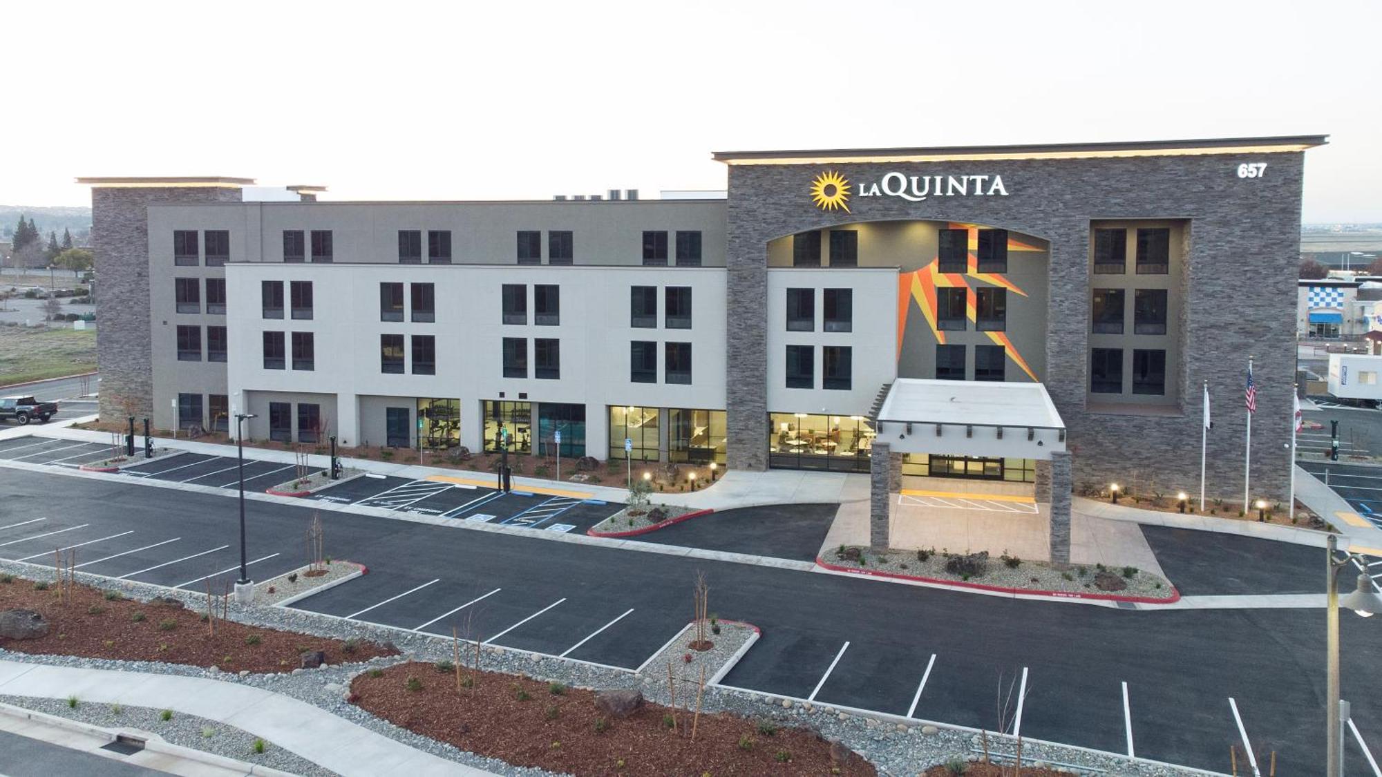 La Quinta Inn And Suites By Wyndham Линкълн Екстериор снимка