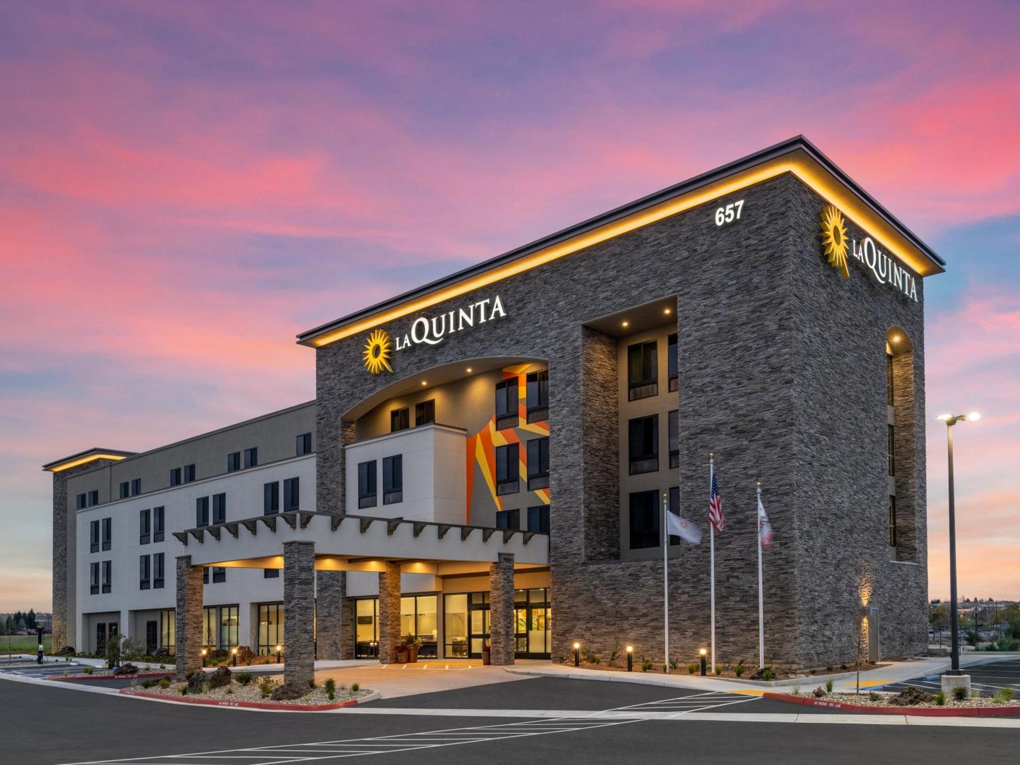 La Quinta Inn And Suites By Wyndham Линкълн Екстериор снимка